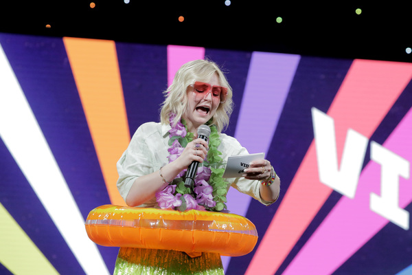 Photos: VidCon Day 3 Included Derek Hough, Nia Sioux, and More Image
