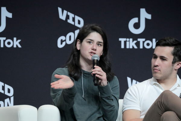 Photos: VidCon Day 3 Included Derek Hough, Nia Sioux, and More Image