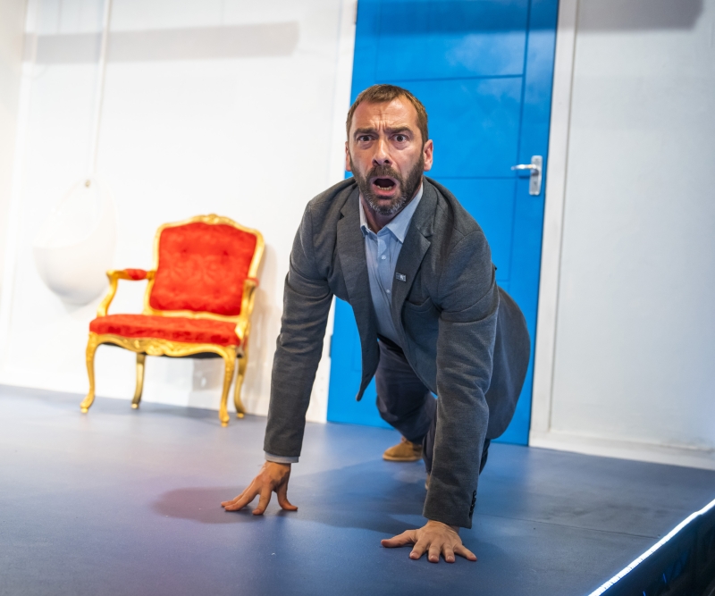 Photos: First Look at THE THRONE at Charing Cross Theatre 