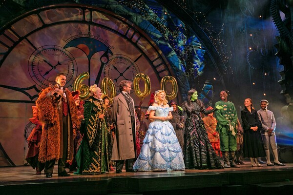 Photos: WICKED Celebrates 6000 West End Performances Image