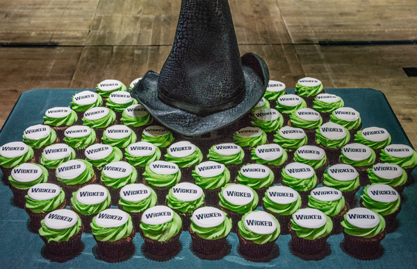 Photos: WICKED Celebrates 6000 West End Performances Image