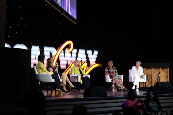 Photos: Hillary Clinton Joins LaChanze, Julie White, Donna Murphy, and Vanessa Williams at BroadwayCon 
