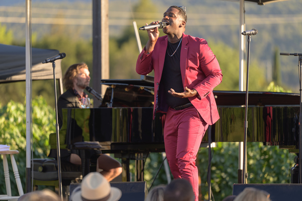 Photos: First Look At AIN'T TOO PROUD and THE LION KING's Jelani Remy Performing at Broadway and Vine Image