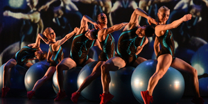 Review: MOMIX: ALICE at The Joyce Theater