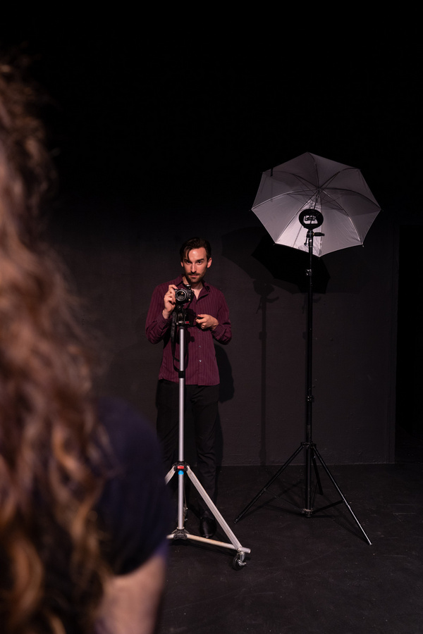 Photos: First Look at the NYC Premiere of Eric Bogosian's 1+1 Image