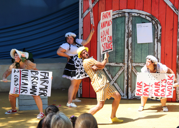Photos: Cape Rep's CLICK CLACK MOO COWS THAT TYPE Plays Outdoor Theater 