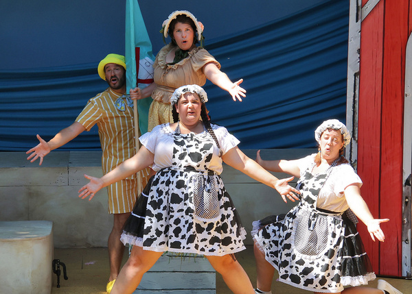 Photos: Cape Rep's CLICK CLACK MOO COWS THAT TYPE Plays Outdoor Theater Image