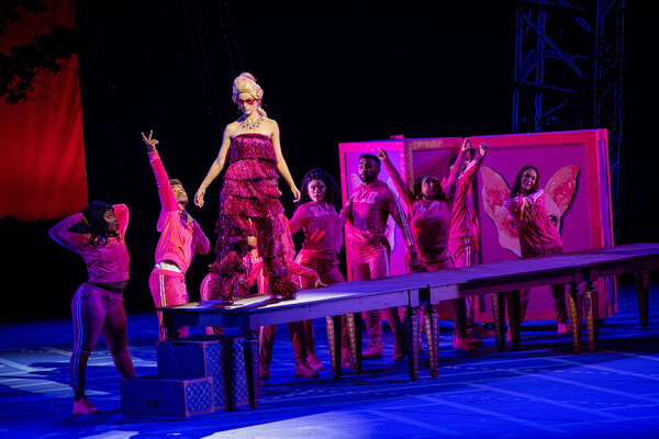 Kelsey Anne Brown and The Company of Legally Blonde Photo