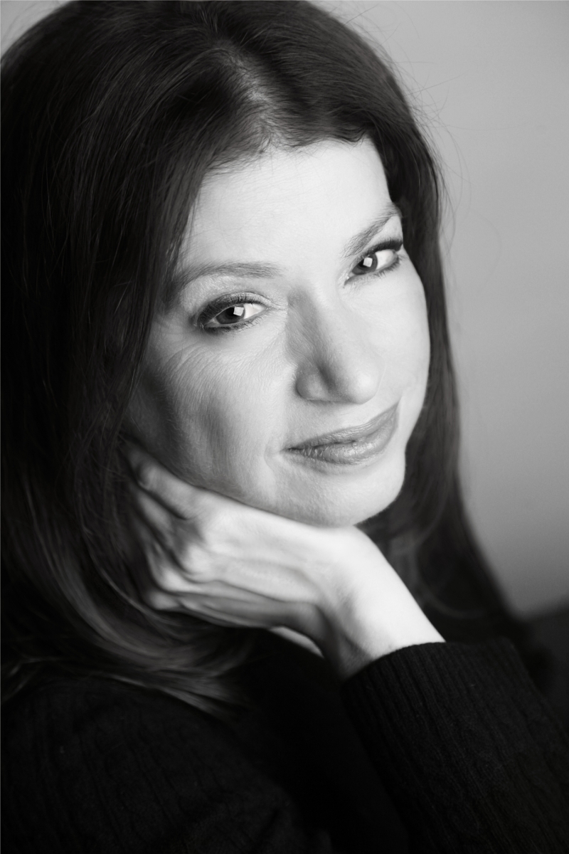 Feature: Gerrilyn Sohn - Lady Sings With Hues Image