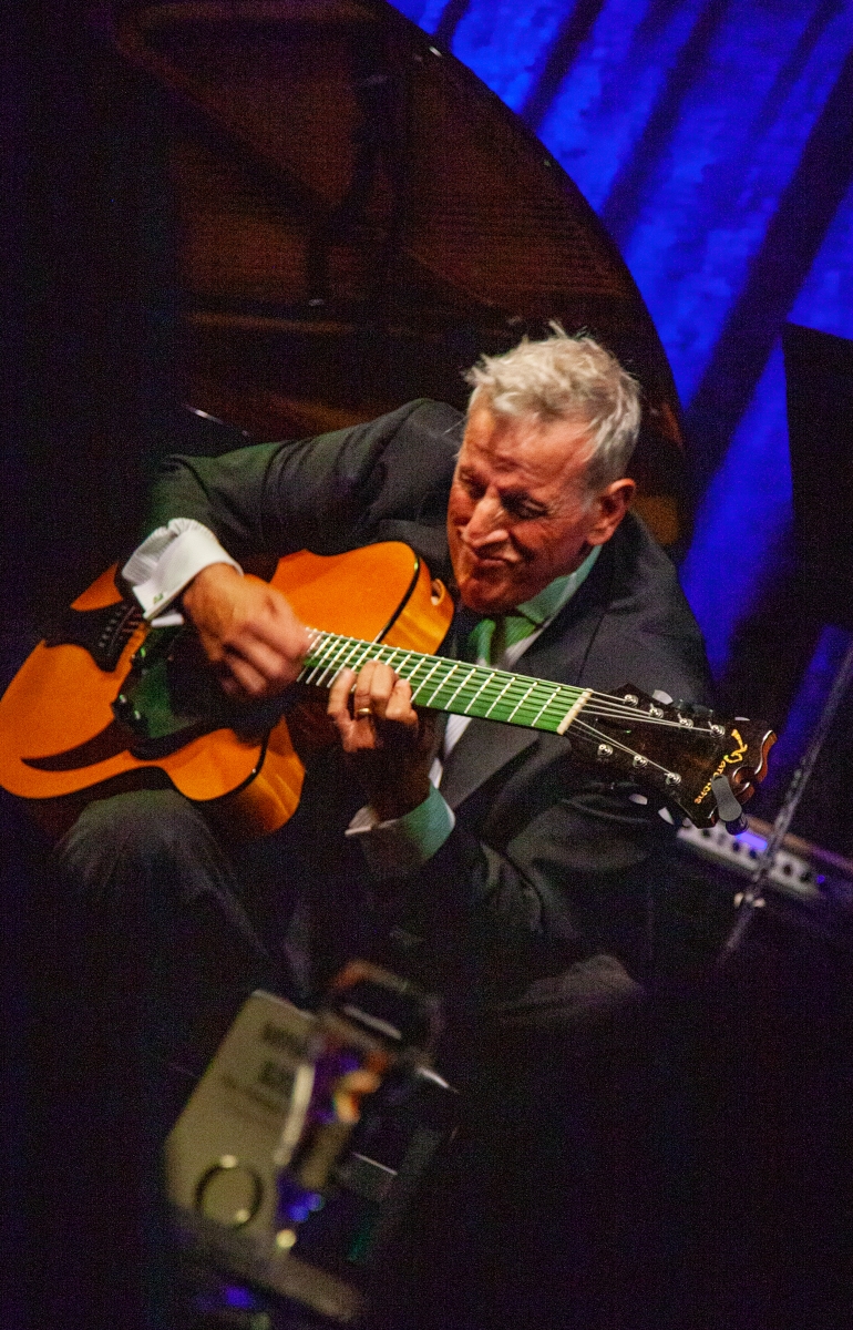Review: TONY DeSARE Makes Musical Serotonin at Birdland Theater Image