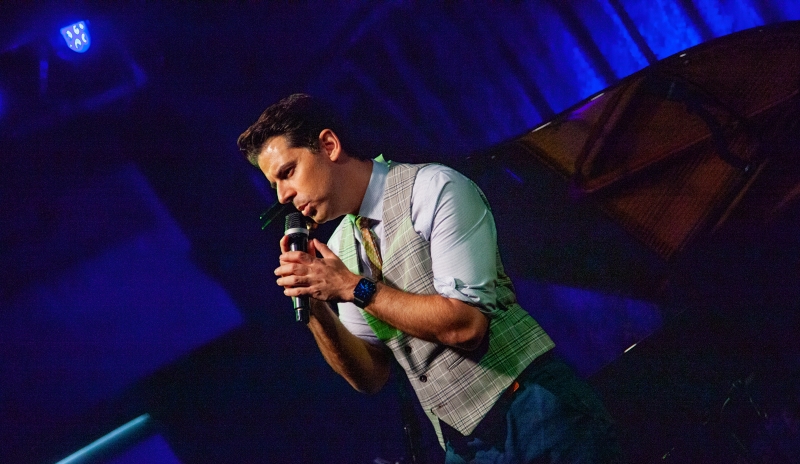 Review: TONY DeSARE Makes Musical Serotonin at Birdland Theater Image