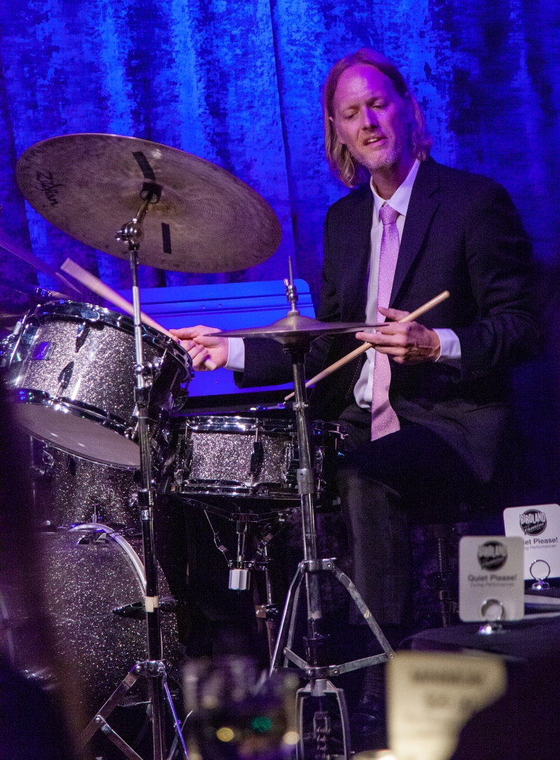 Review: TONY DeSARE Makes Musical Serotonin at Birdland Theater Image
