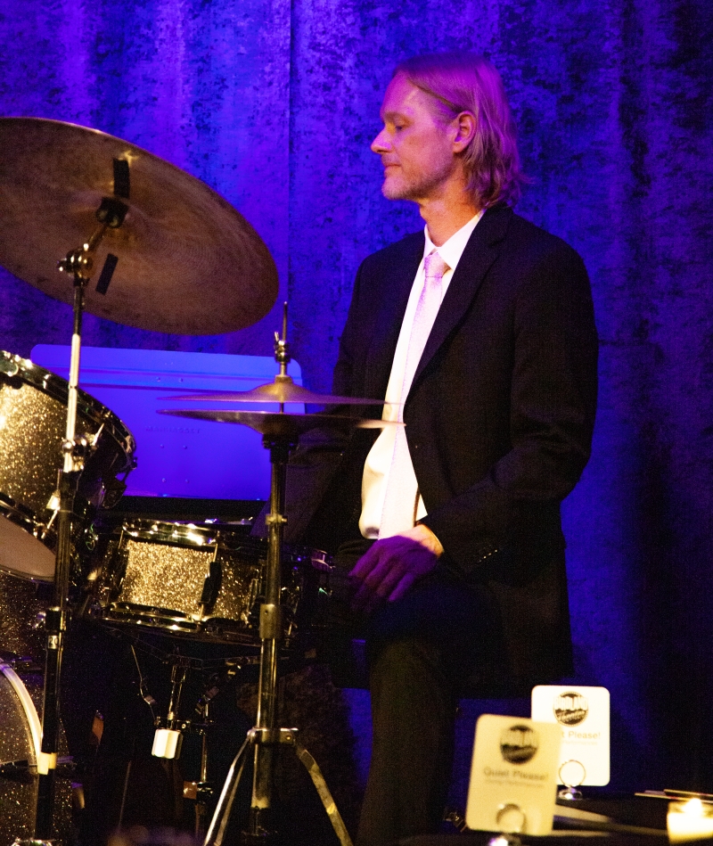 Review: TONY DeSARE Makes Musical Serotonin at Birdland Theater Image