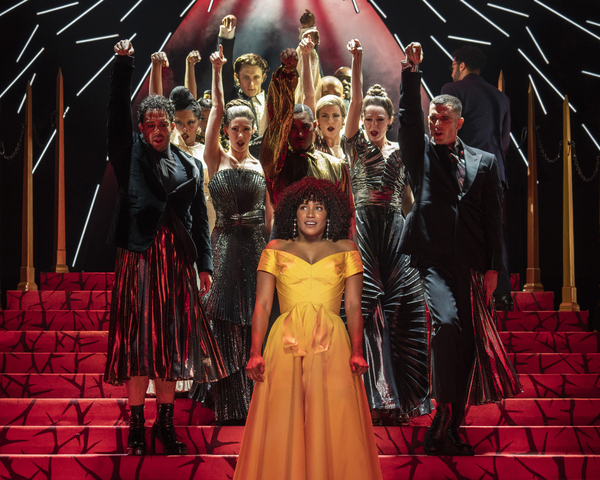 Photos/Video: First Look at Broadway-Bound THE DEVIL WEARS PRADA in Chicago Image