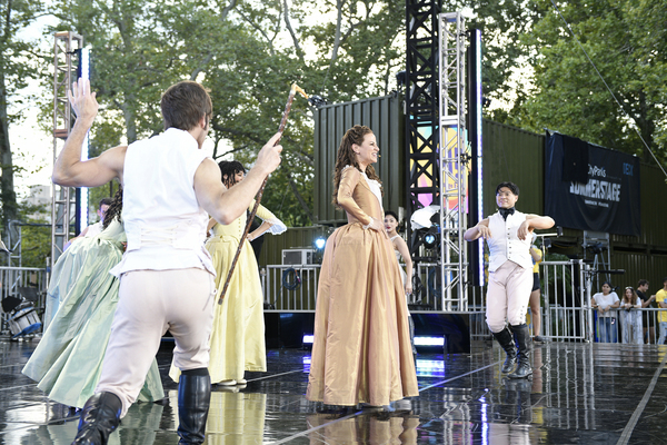 Photos: First Look At The Cast of HAMILTON Performing In Their First-Ever Morning Show Concert Image