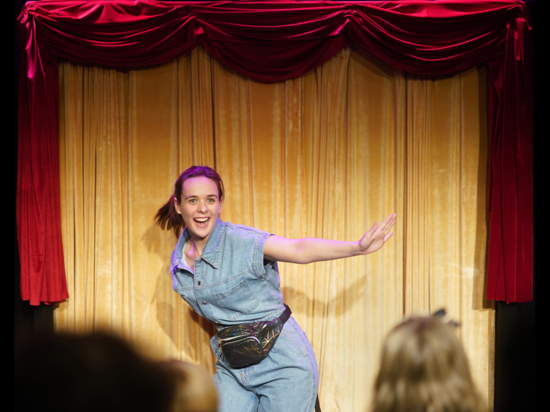 Edinburgh 2022: Review: CHARLIE RUSSELL AIMS TO PLEASE, Pleasance Below Image