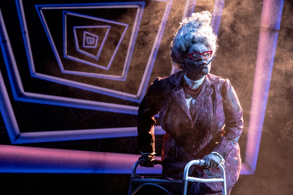 Photos: See Alex Brightman, Elizabeth Teeter & More in New BEETLEJUICE Images Image