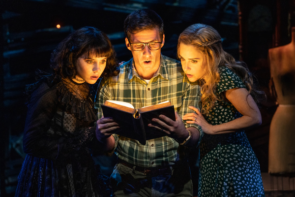 Photos: See Alex Brightman, Elizabeth Teeter & More in New BEETLEJUICE Images Image