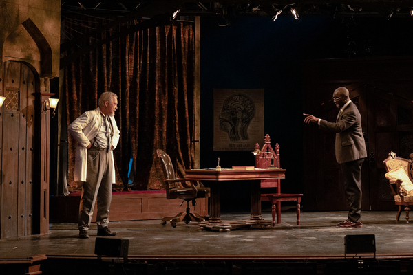 Photos: First Look At The Colonial's DRACULA Image