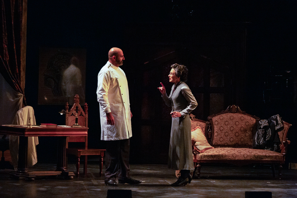 Photos: First Look At The Colonial's DRACULA Image