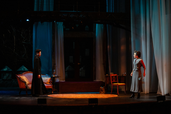 Photos: First Look At The Colonial's DRACULA Image