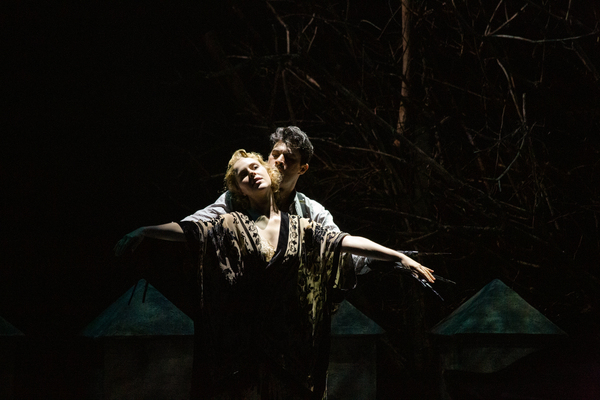 Photos: First Look At The Colonial's DRACULA Image
