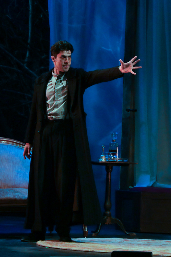 Photos: First Look At The Colonial's DRACULA Image