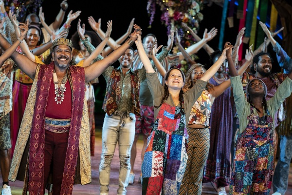 Darius de Haas, Shaina Taub, Naomi Pierre, and the company  Photo