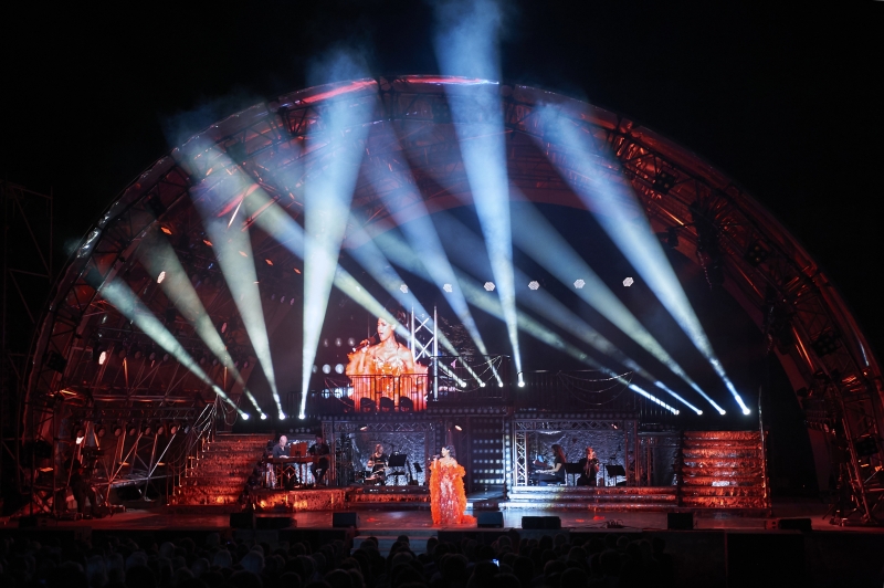 Review: THE GRAND SHOW IN ST. MARGARETHEN'S QUARRY Image