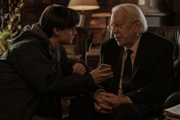 Photos: Netflix Shares First Look at MR. HARRIGAN'S PHONE Image