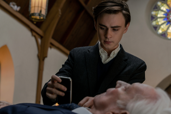 Photos: Netflix Shares First Look at MR. HARRIGAN'S PHONE Image