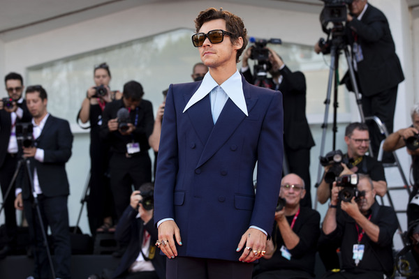 Photos: Florence Pugh, Harry Styles & the DON'T WORRY DARLING Cast Hit the Venice Film Festival Red Carpet 
