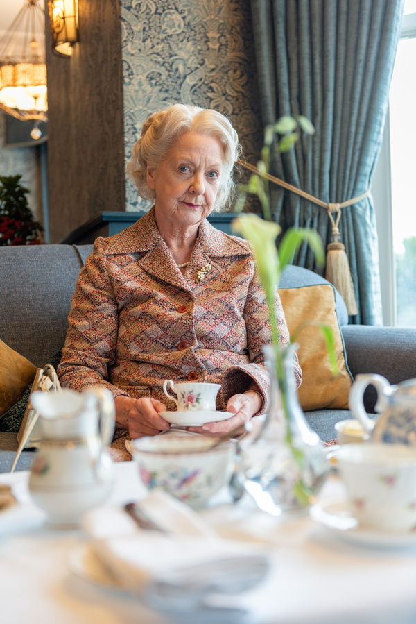 Photos: First Look At Susie Blake In Agatha Christie's THE MIRROR CRACK'D UK Tour Image