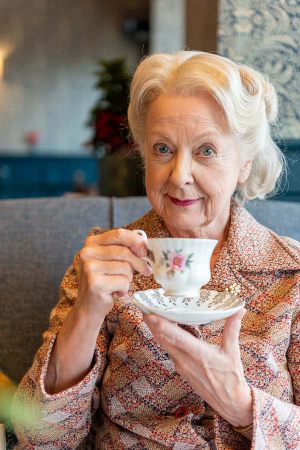 Photos: First Look At Susie Blake In Agatha Christie's THE MIRROR CRACK'D UK Tour Image