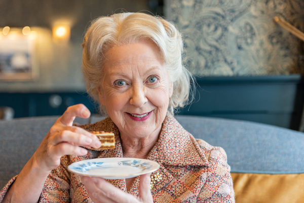 Photos: First Look At Susie Blake In Agatha Christie's THE MIRROR CRACK'D UK Tour Image