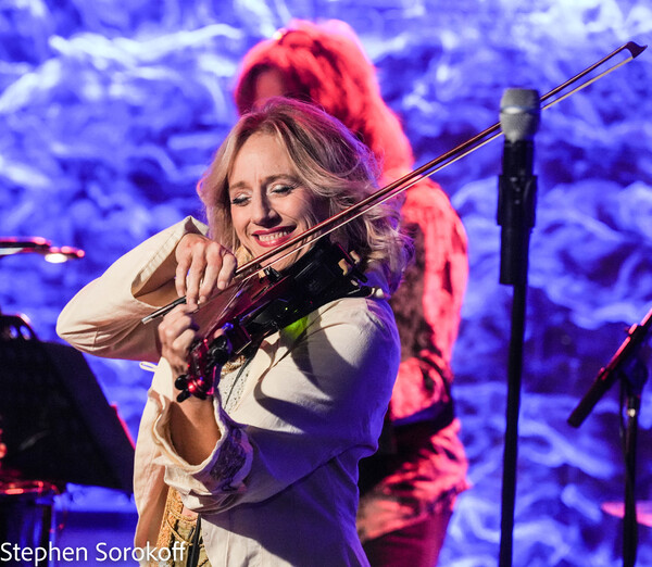 Photos: British Violinist Daisy Jopling and Frank Shiner Play The Iridium 