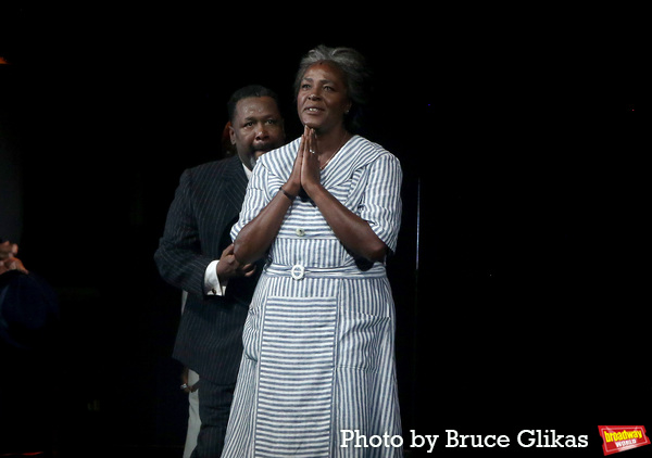 Photos: The Cast of DEATH OF A SALESMAN Takes Their Bows at First Preview Image