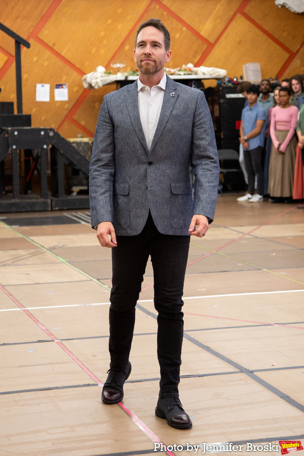 Photos: Meet the Company of the LES MISERABLES National  Tour Image