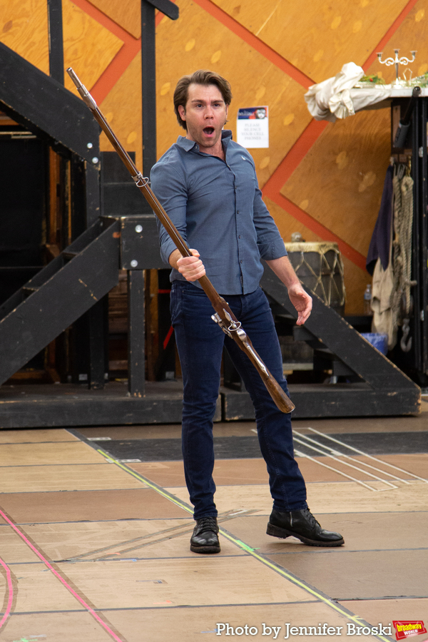 Photos: Meet the Company of the LES MISERABLES National  Tour Image