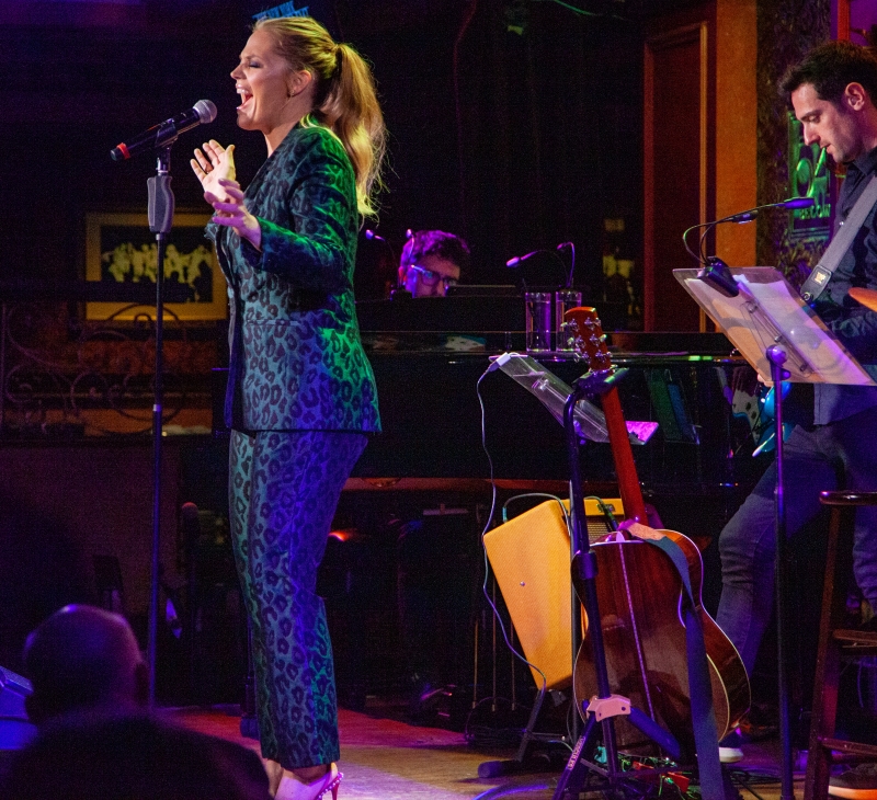 Review: Elizabeth Stanley Owns NEW YORK POPS UNDERGROUND Benefit at 54 Below Image