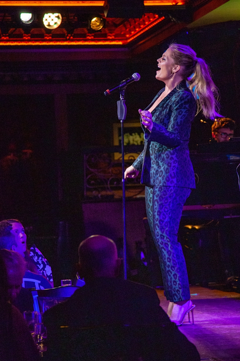 Review: Elizabeth Stanley Owns NEW YORK POPS UNDERGROUND Benefit at 54 Below Image