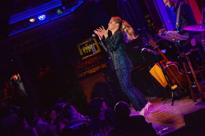 Review: Elizabeth Stanley Owns NEW YORK POPS UNDERGROUND Benefit at 54 Below Image