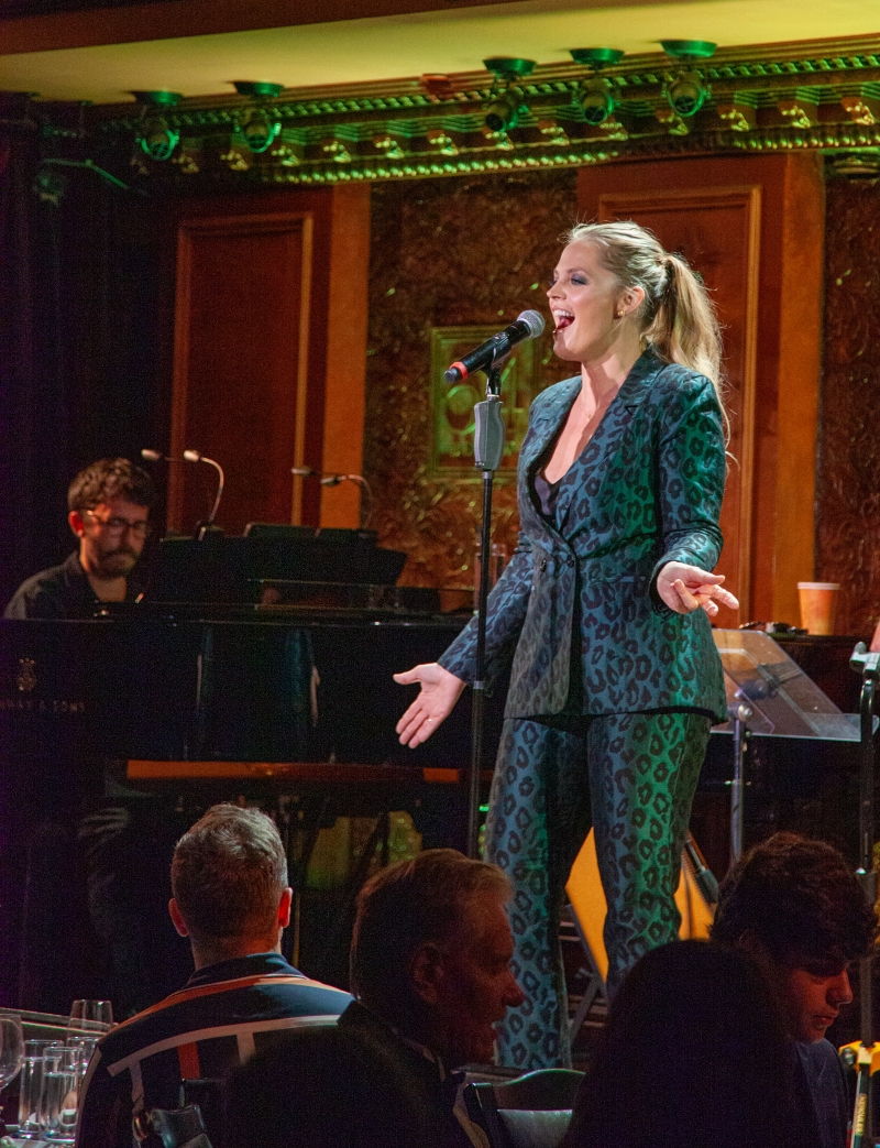 Review: Elizabeth Stanley Owns NEW YORK POPS UNDERGROUND Benefit at 54 Below Image