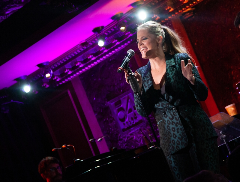 Review: Elizabeth Stanley Owns NEW YORK POPS UNDERGROUND Benefit at 54 Below Image