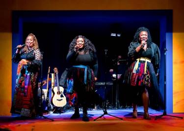 Review: A NIGHT WITH THE RUSSELLS at Taproot Theatre Image