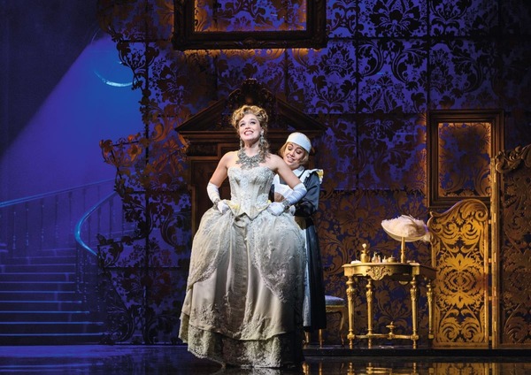 First Look: Willemijn Verkaik Returns to the Stage in REBECCA the Musical in Vienna  Image