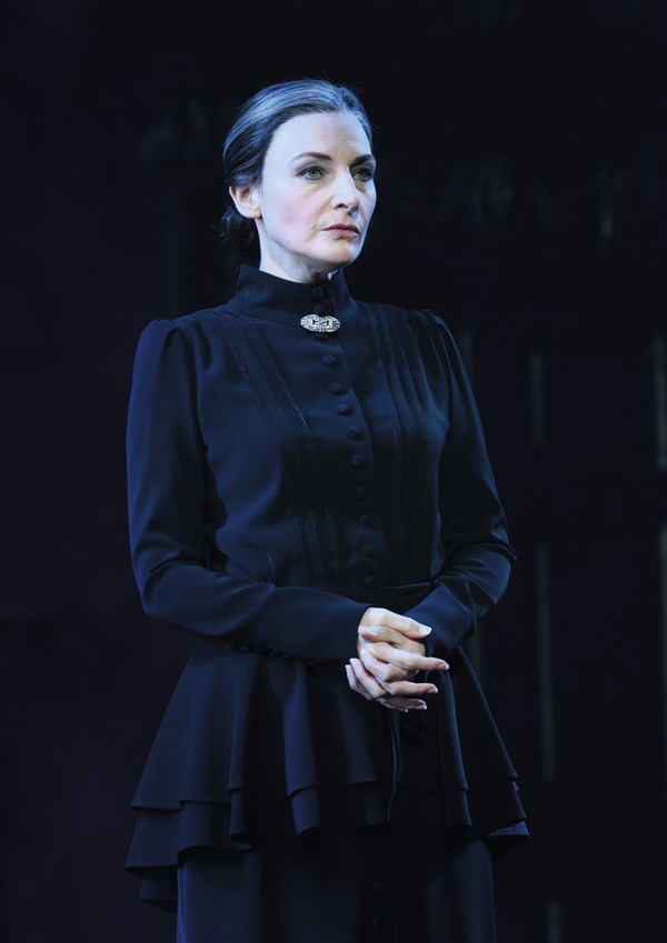 Willemijn Verkaik (Mrs. Danvers)
 Photo