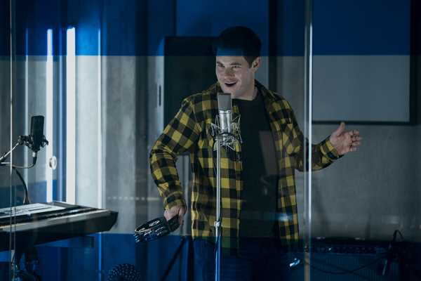 Photos: Peacock Shares First Look at PITCH PERFECT Spinoff Series With Adam Devine & Sarah Hyland Image