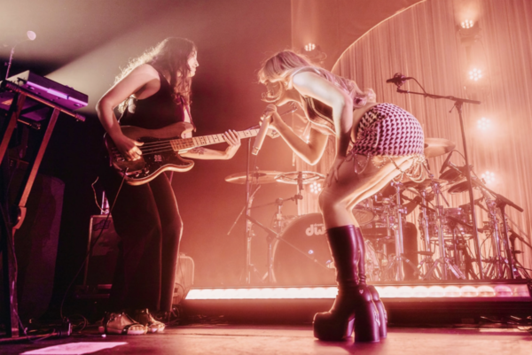 Photos: Sabrina Carpenter Kicks Off 'emails i can't send' Tour Image