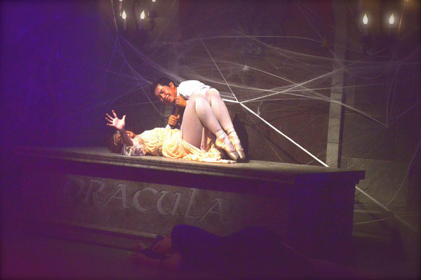 Photos: Roxey Ballet's DRACULA Is Back Just In Time For Halloween! Image